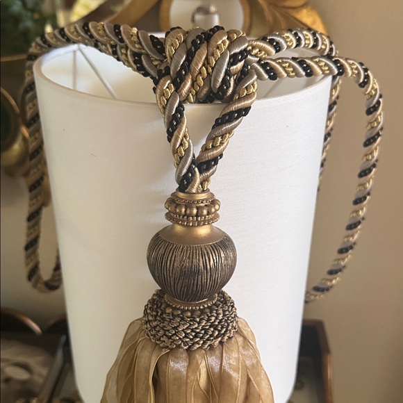 Elegant Tan and Gold Tassel Tiebacks - Picture 6 of 6